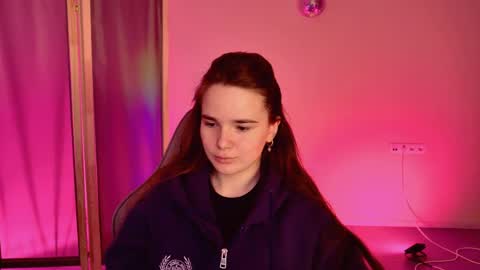 maybloom_ online show from April 21, 2026, 10:10 am