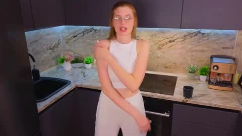 Mia online show from February 12, 2025, 4:11 pm