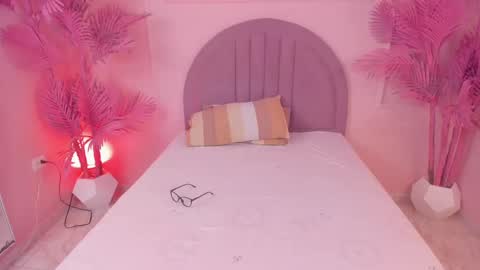 mayevanss online show from October 1, 2025, 3:45 am