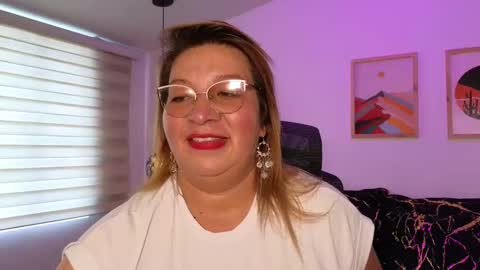 Mailyn online show from September 15, 2025, 7:36 pm