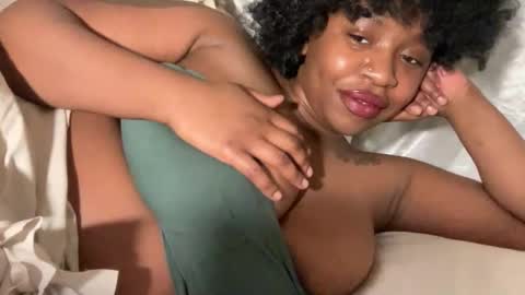 mayluvsu online show from February 25, 2026, 5:06 am