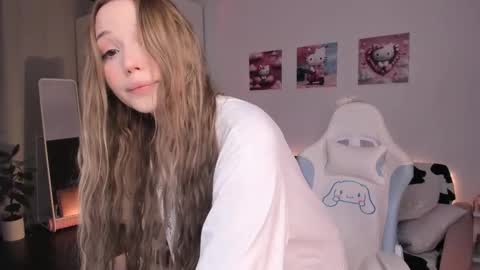  Mila  online show from February 10, 2025, 3:35 am