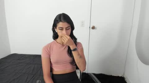 mazikeen_18 online show from November 5, 2025, 1:33 pm