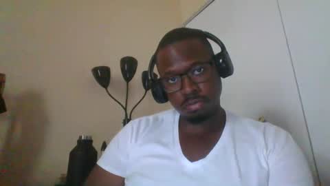 Snapshot of mbsupreme chatting on September 21, 2025, 8:32 pm Mark online show from September 21, 2025, 8:32 pm