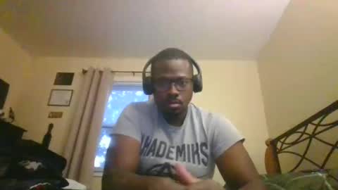 Snapshot of mbsupreme chatting on October 5, 2025, 11:35 pm Mark online show from October 5, 2025, 11:35 pm