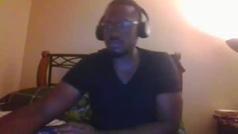 Snapshot of mbsupreme chatting on November 1, 2025, 2:57 am Mark online show from November 1, 2025, 2:57 am