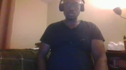 Snapshot of mbsupreme chatting on December 2, 2025, 3:23 am Mark online show from December 2, 2025, 3:23 am