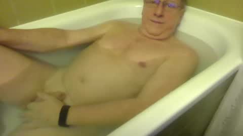 mcswis6 online show from December 5, 2024, 5:28 pm