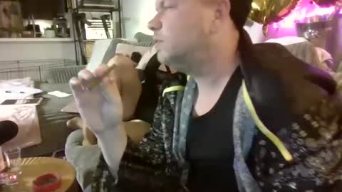 me2283 online show from February 8, 2025, 3:30 am