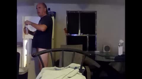 meaderd740870 online show from December 3, 2025, 4:09 am