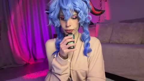 Nicole online show from April 19, 2026, 6:10 pm