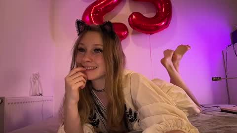 MedSecretGirl online show from December 5, 2025, 7:54 pm