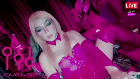 THE QUEEN ALPHA   Queen Medusa Prey online show from April 9, 2026, 9:36 am