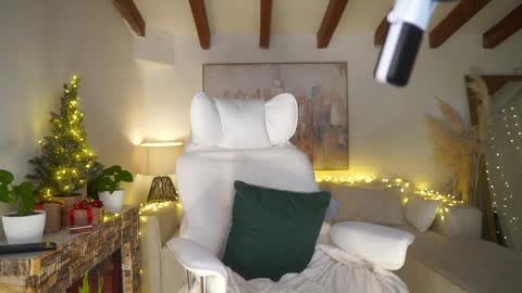 Andrea  online show from January 1, 2025, 7:21 pm