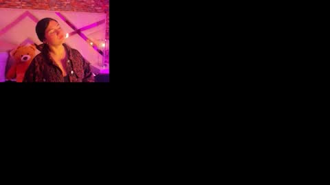     online show from October 15, 2025, 12:27 pm