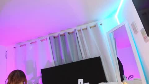 megan do santos online show from September 12, 2025, 8:42 pm