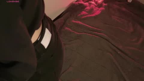     online show from September 10, 2025, 12:16 pm