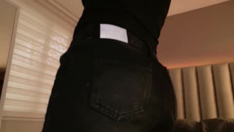     online show from September 17, 2025, 12:07 pm