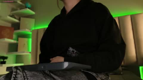     online show from September 18, 2025, 12:07 pm