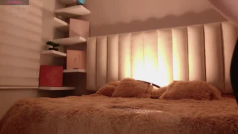     online show from October 8, 2025, 12:03 pm