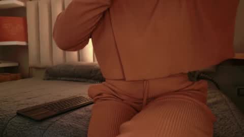     online show from October 15, 2025, 12:05 pm