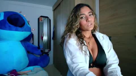 M E G A N   online show from November 27, 2025, 4:47 am