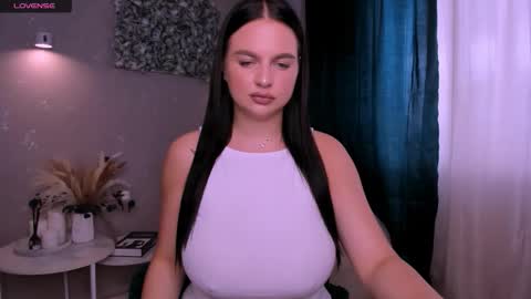 Meganberry online show from October 8, 2025, 8:56 am