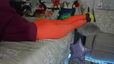 Nicki--------- Welcome to my Room online show from January 14, 2025, 6:07 pm