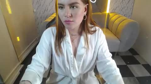 Snapshot of megann_b chatting on July 10, 2026, 3:33 am megann_b online show from July 10, 2026, 3:33 am