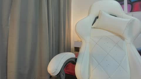 Megan Queen online show from May 11, 2026, 12:22 pm