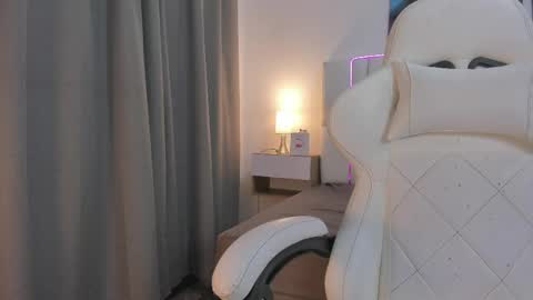 Megan Queen online show from May 13, 2026, 12:24 pm