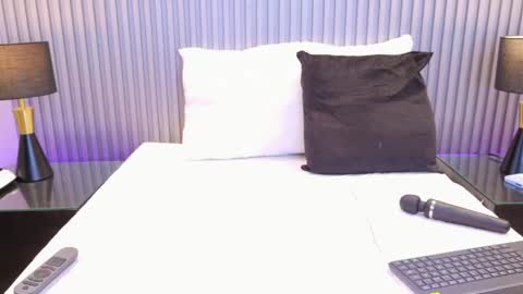 Snapshot of meganreed_ chatting on May 7, 2026, 10:37 pm Megan online show from May 7, 2026, 10:37 pm
