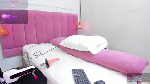 Megan  online show from November 4, 2025, 7:46 pm