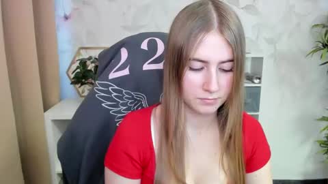 Megan online show from December 3, 2024, 1:54 pm