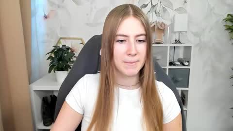 Megan online show from October 3, 2025, 5:37 am