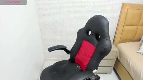 M E G A N  online show from September 22, 2025, 12:29 pm