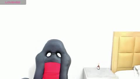 M E G A N  online show from October 1, 2025, 12:22 pm