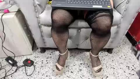 Snapshot of meggancurvy chatting on December 20, 2025, 1:34 am meggancurvy online show from December 20, 2025, 1:34 am