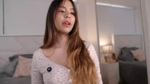 Snapshot of meggui chatting on April 5, 2026, 12:35 pm Meggui online show from April 5, 2026, 12:35 pm