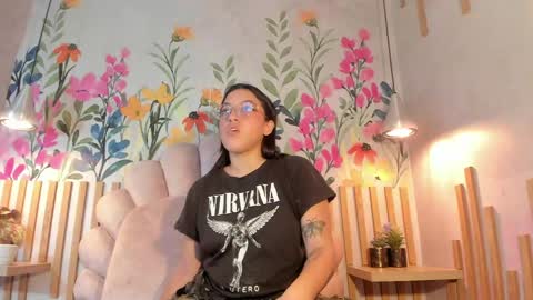 Snapshot of meggy_mae chatting on May 18, 2026, 5:19 pm MEGGY MAE online show from May 18, 2026, 5:19 pm