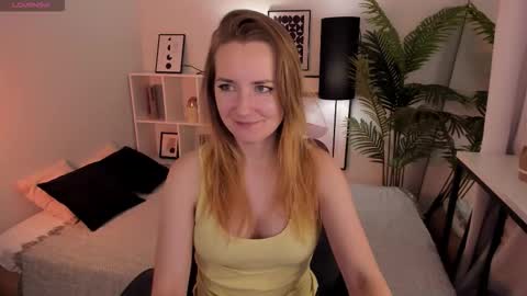 Meggy online show from October 17, 2025, 1:57 pm