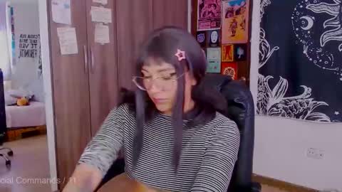 Melissa  -  -  Please help me to reach 100 thumbs up online show from October 16, 2025, 4:30 pm