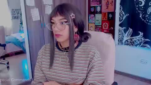 Melissa  -  -  Please help me to reach 100 thumbs up online show from October 23, 2025, 9:46 pm