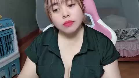 mela7386 online show from April 18, 2026, 7:18 pm