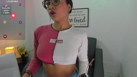 melan_owen online show from February 2, 2025, 11:19 am