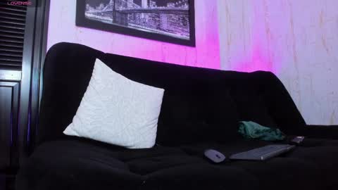 melani greyy online show from March 4, 2025, 11:43 pm