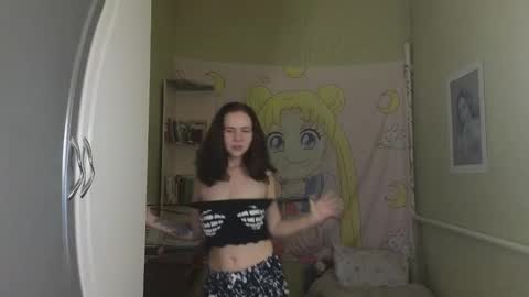 Mila online show from October 27, 2025, 5:06 pm