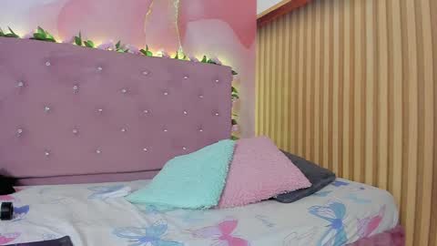 melanie__evans online show from April 24, 2026, 11:01 am