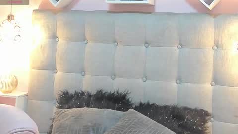 Melanie  online show from September 15, 2025, 4:12 am