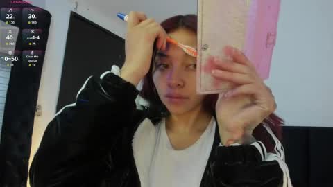 Snapshot of melanie_roux_ chatting on April 29, 2026, 12:20 pm Melanie roux online show from April 29, 2026, 12:20 pm